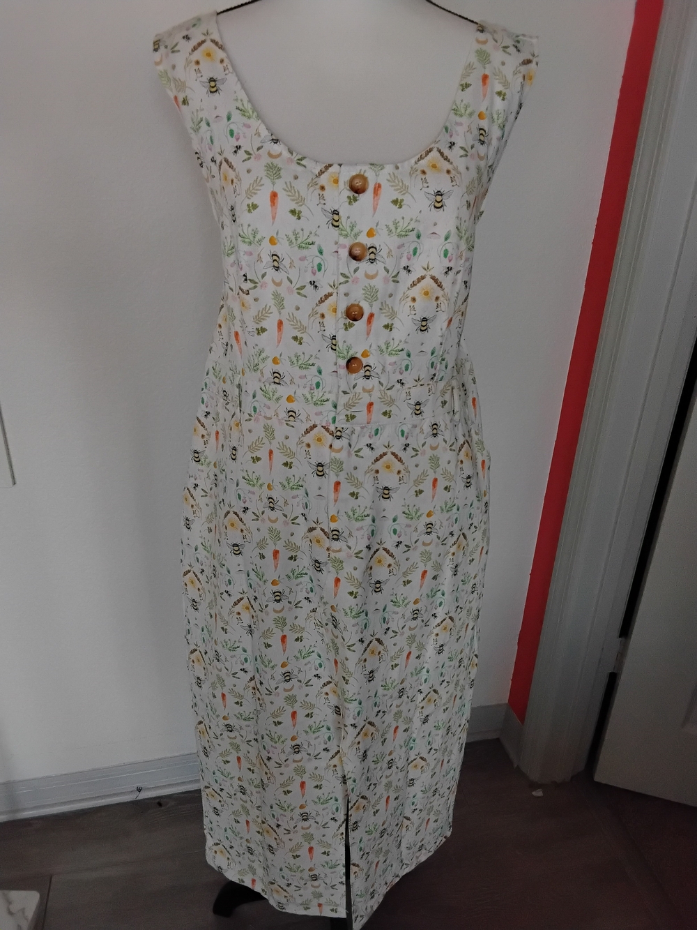 Sleeveless White Floral Bee Print Button-Front Dress
